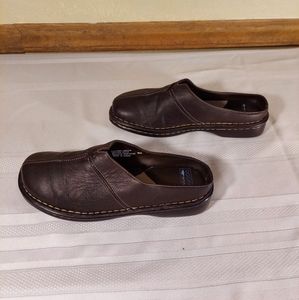 Women's leather Dockers slip on shoes